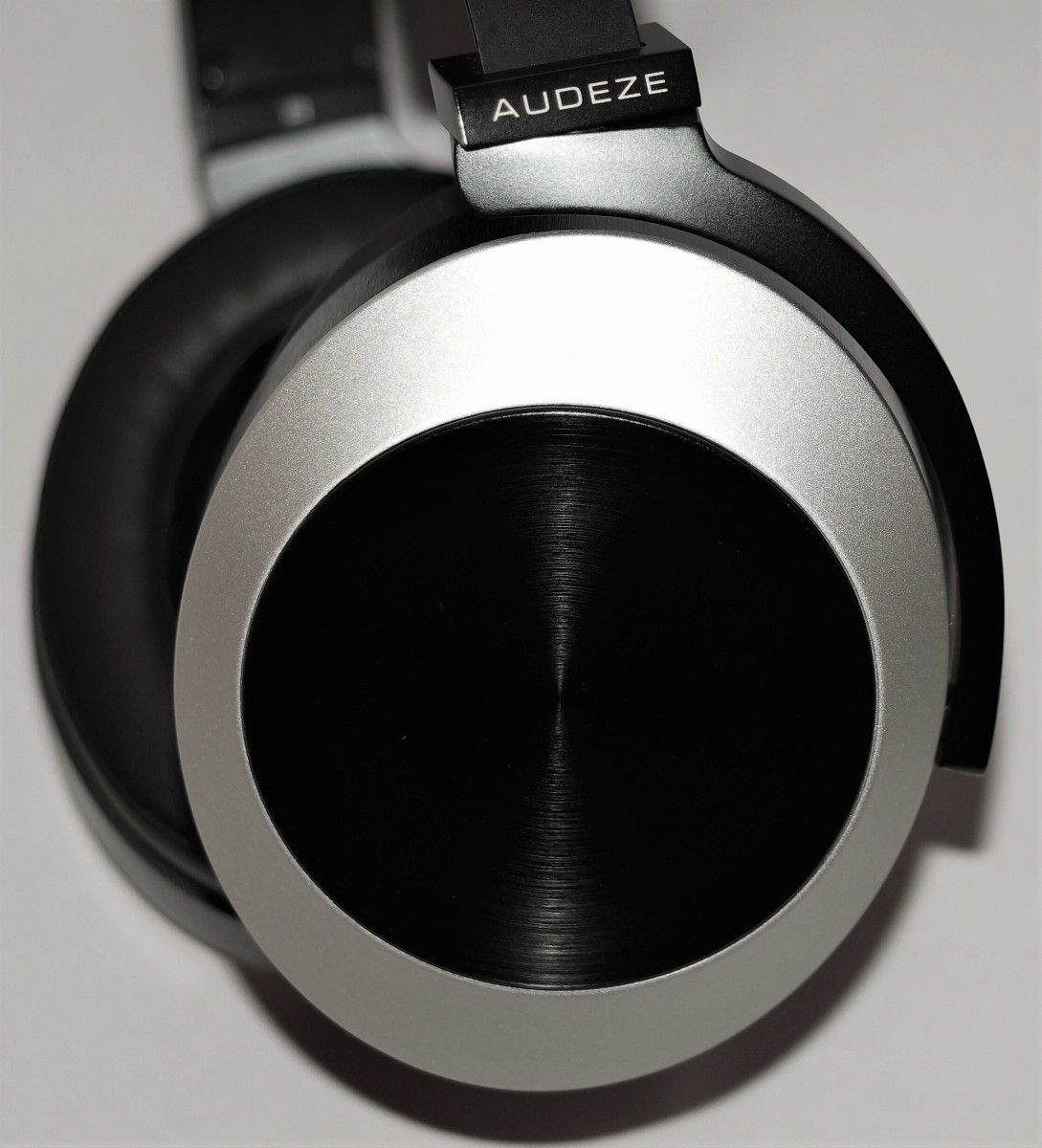 Audeze El-8 Titanium - soczyste i plastyczne