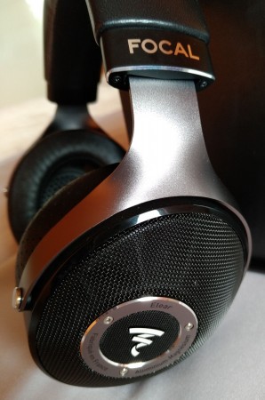 FOCAL Elear - jarzmo z zewnątrz