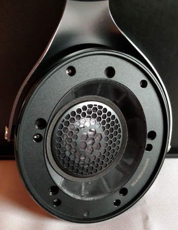 FOCAL Elear - przetwornik za metalową osłoną
