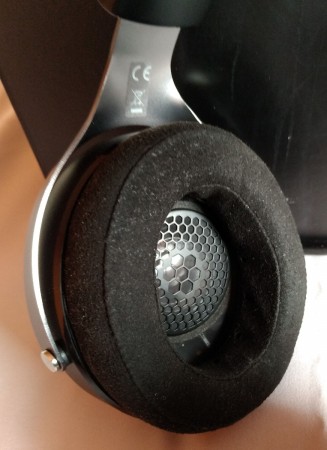 FOCAL Elear - z firmowymi poduszkami