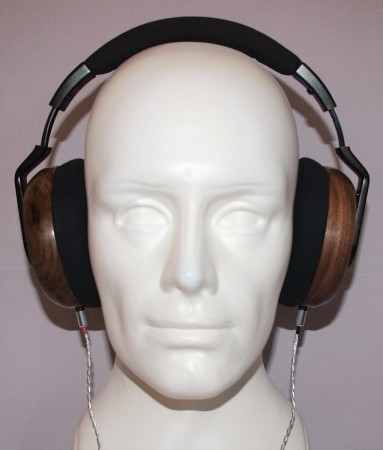 ULTRASONE E11 - na manekinie z przodu