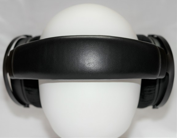 Monolith M1070 - na manekinie z góry