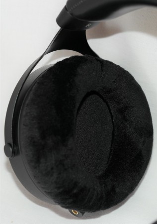Monolith M1070 - poduszka welurowa
